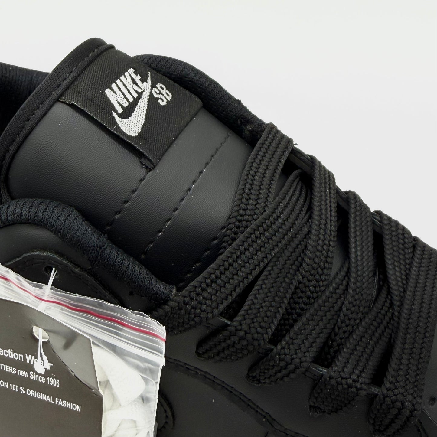 NIKE SB BLACK