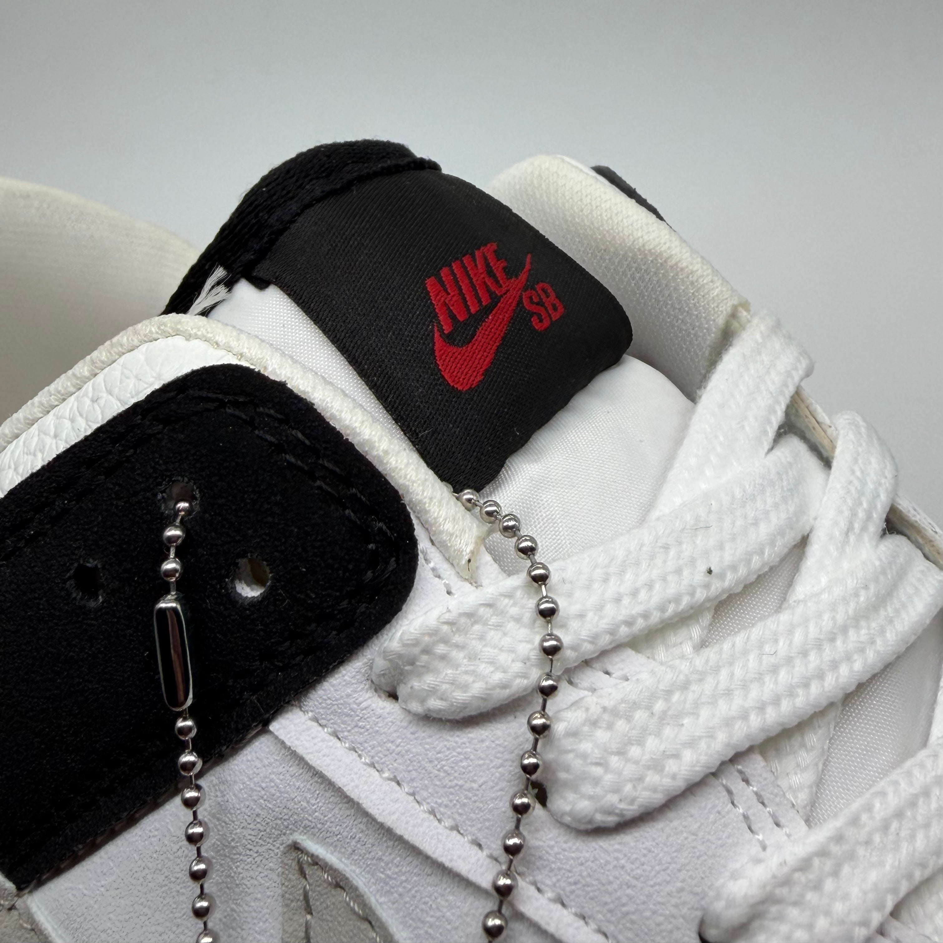 NIKE SB RED WHITE BLACK