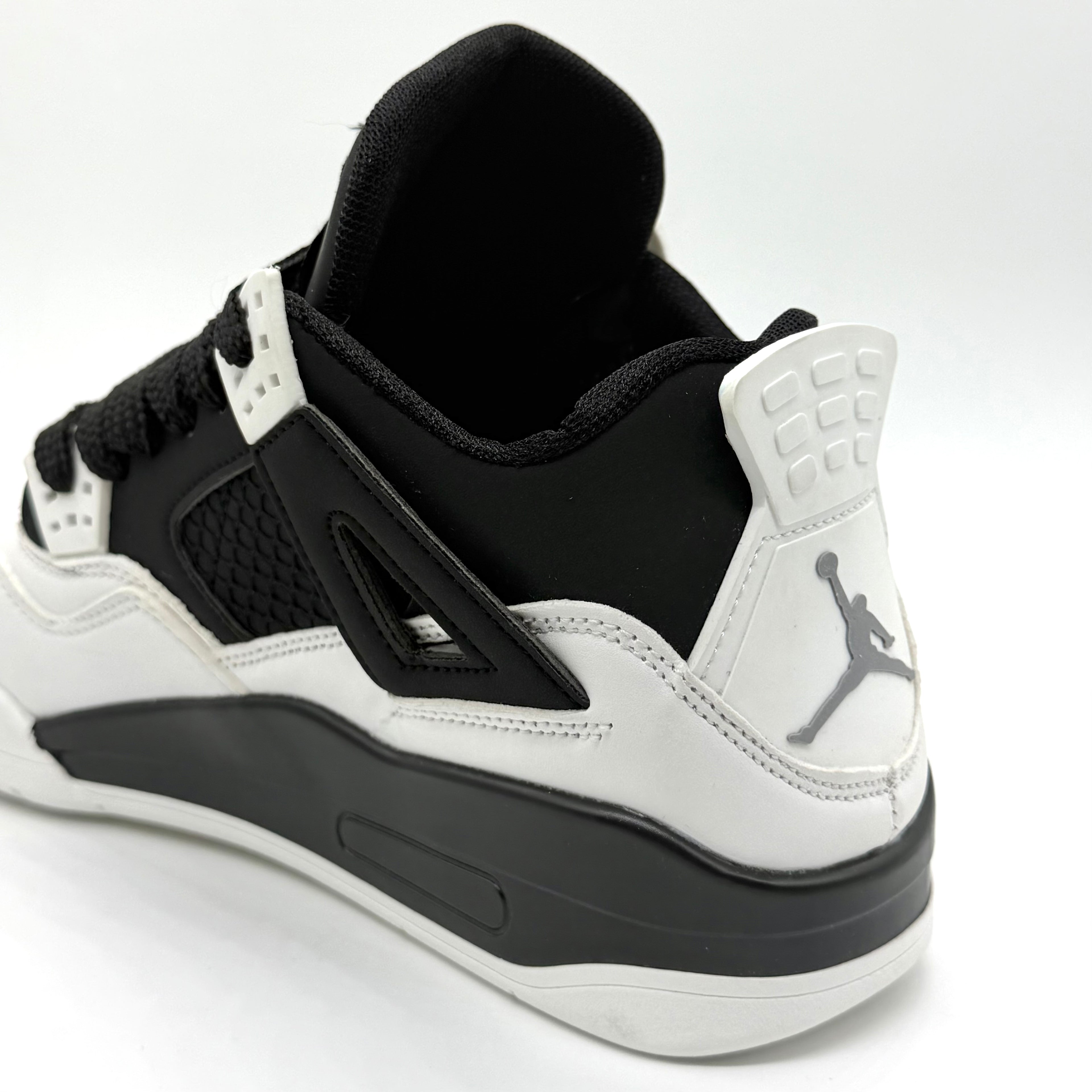 JORDAN 4 MILITARY BLACK