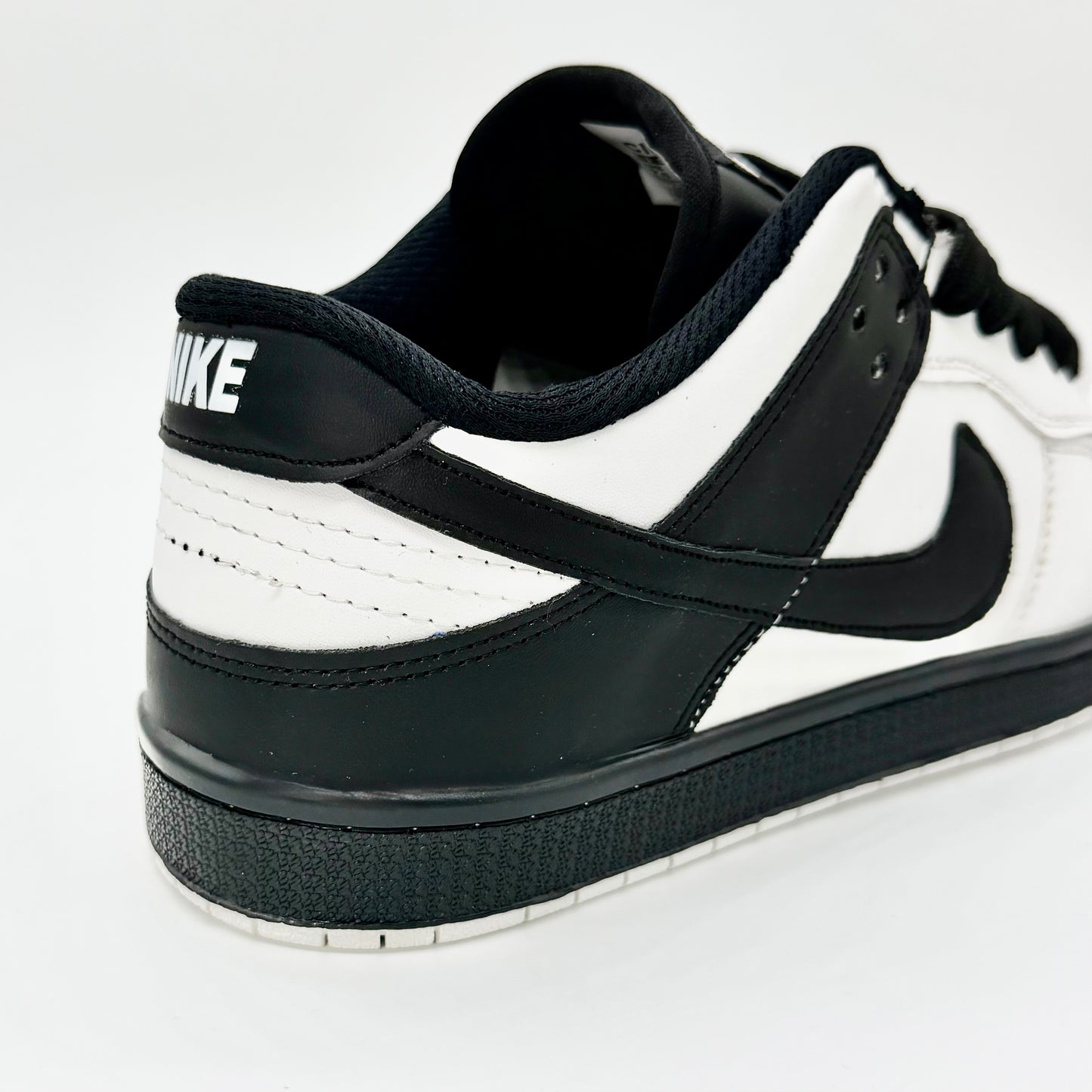 NIKE SB WHITE BLACK
