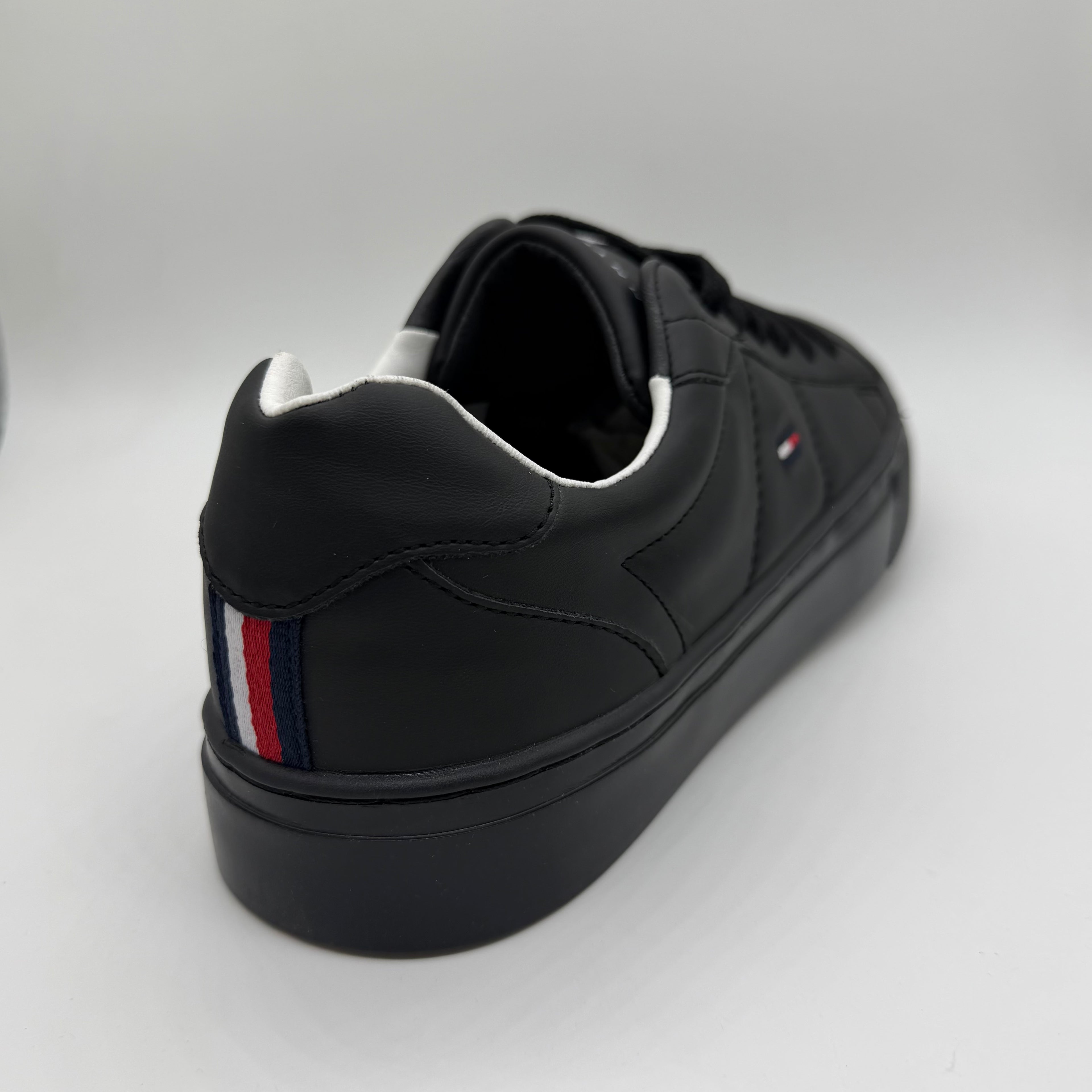 TOMMY HILFIGER BLACK