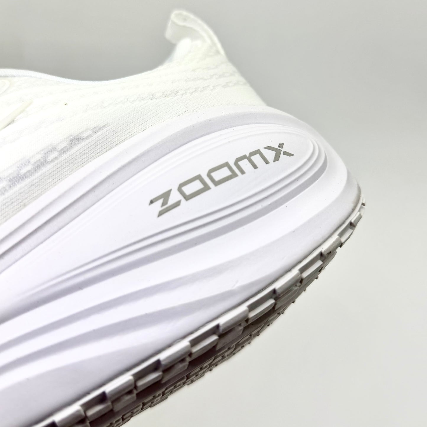 NIKE VOMERO PLUS