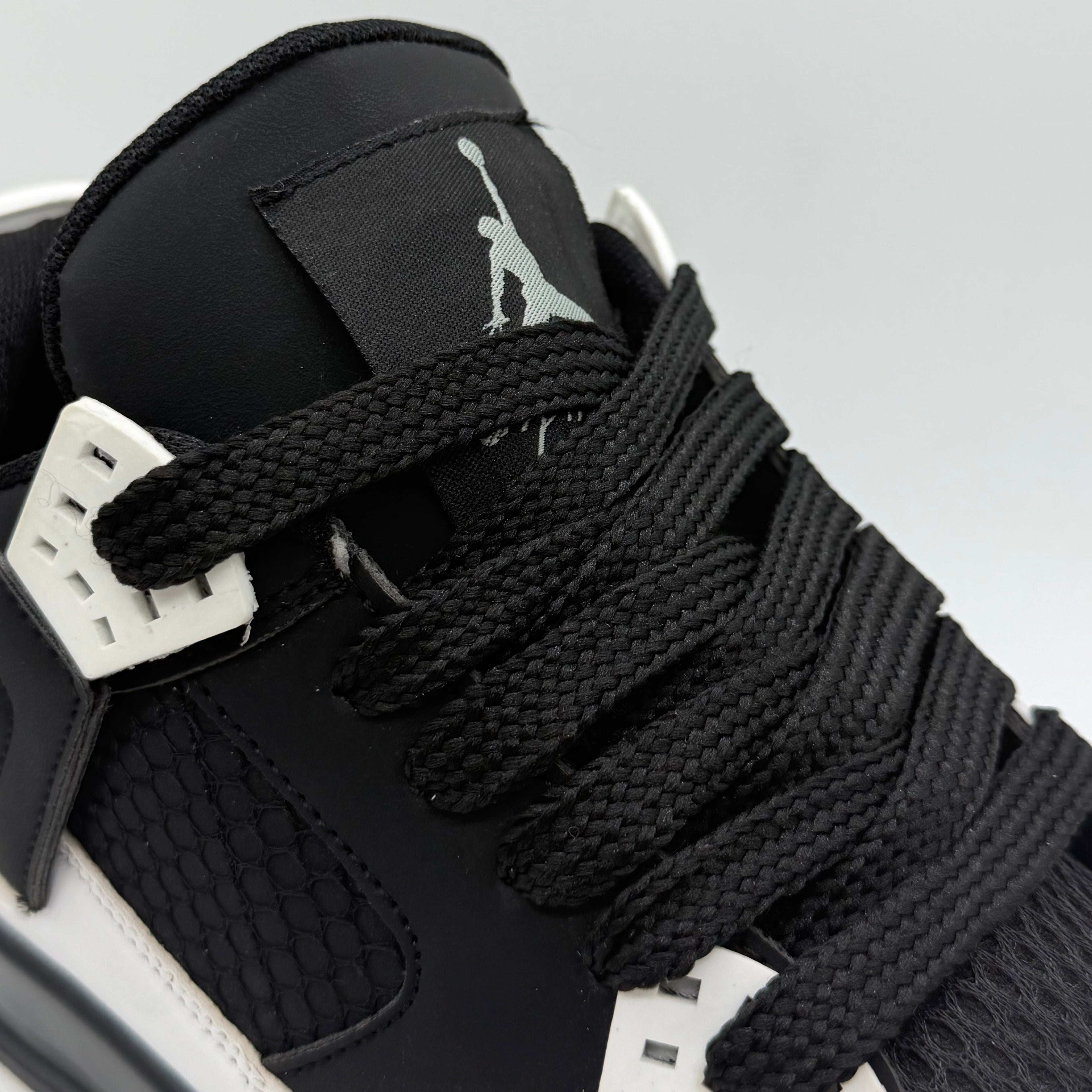 JORDAN 4 MILITARY BLACK