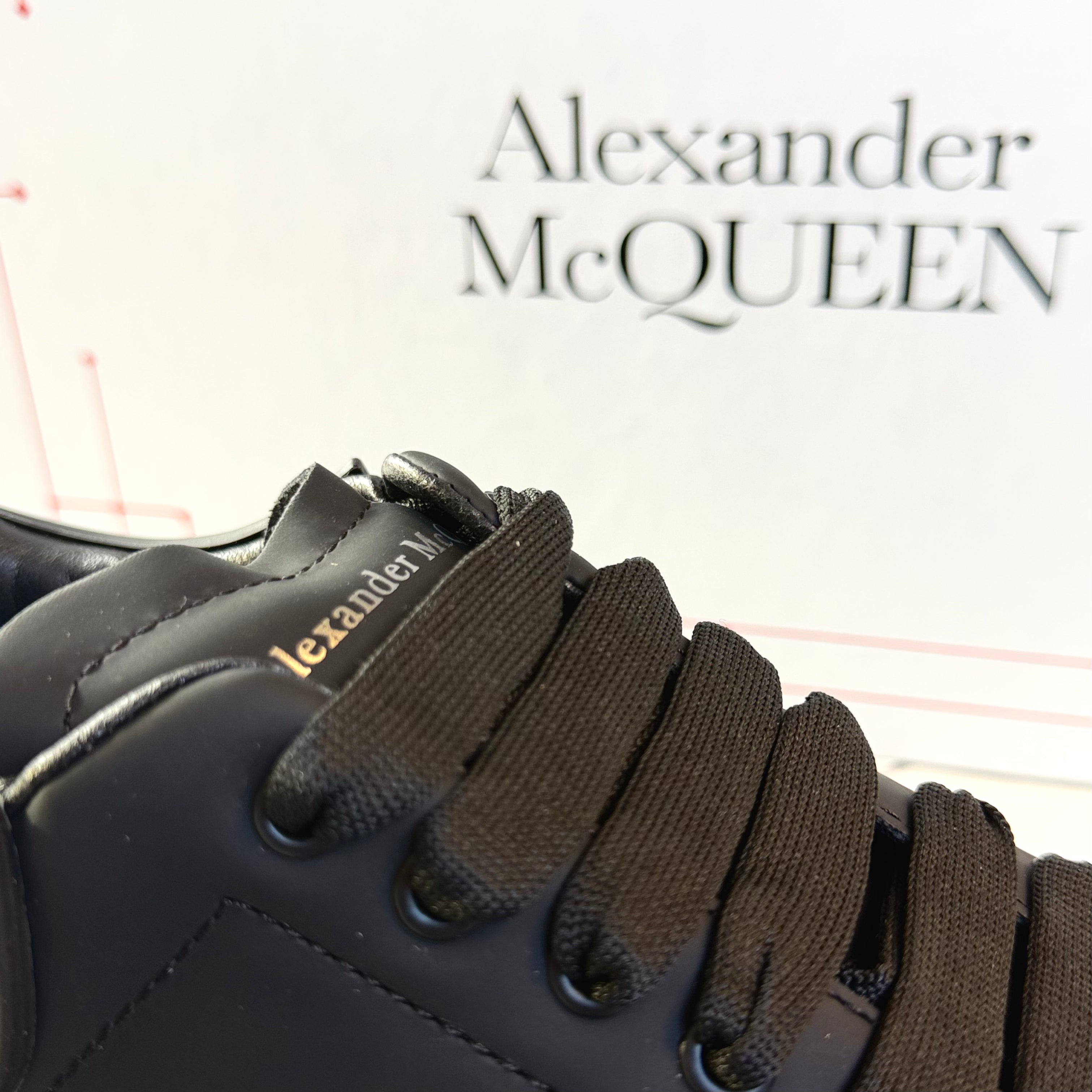 Alexander McQueen Full Black with Ruper Mirror