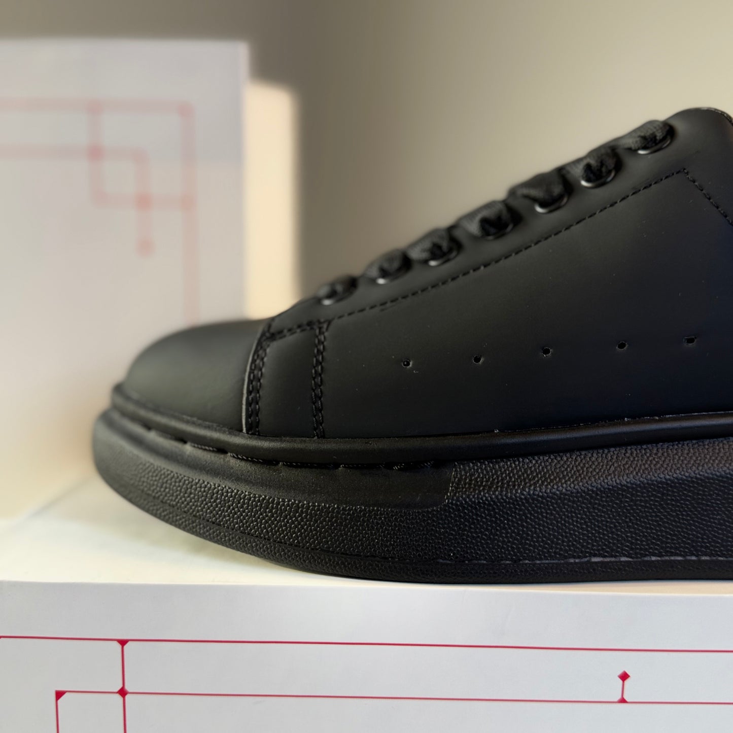 Alexander McQueen Full Black with Ruper Mirror