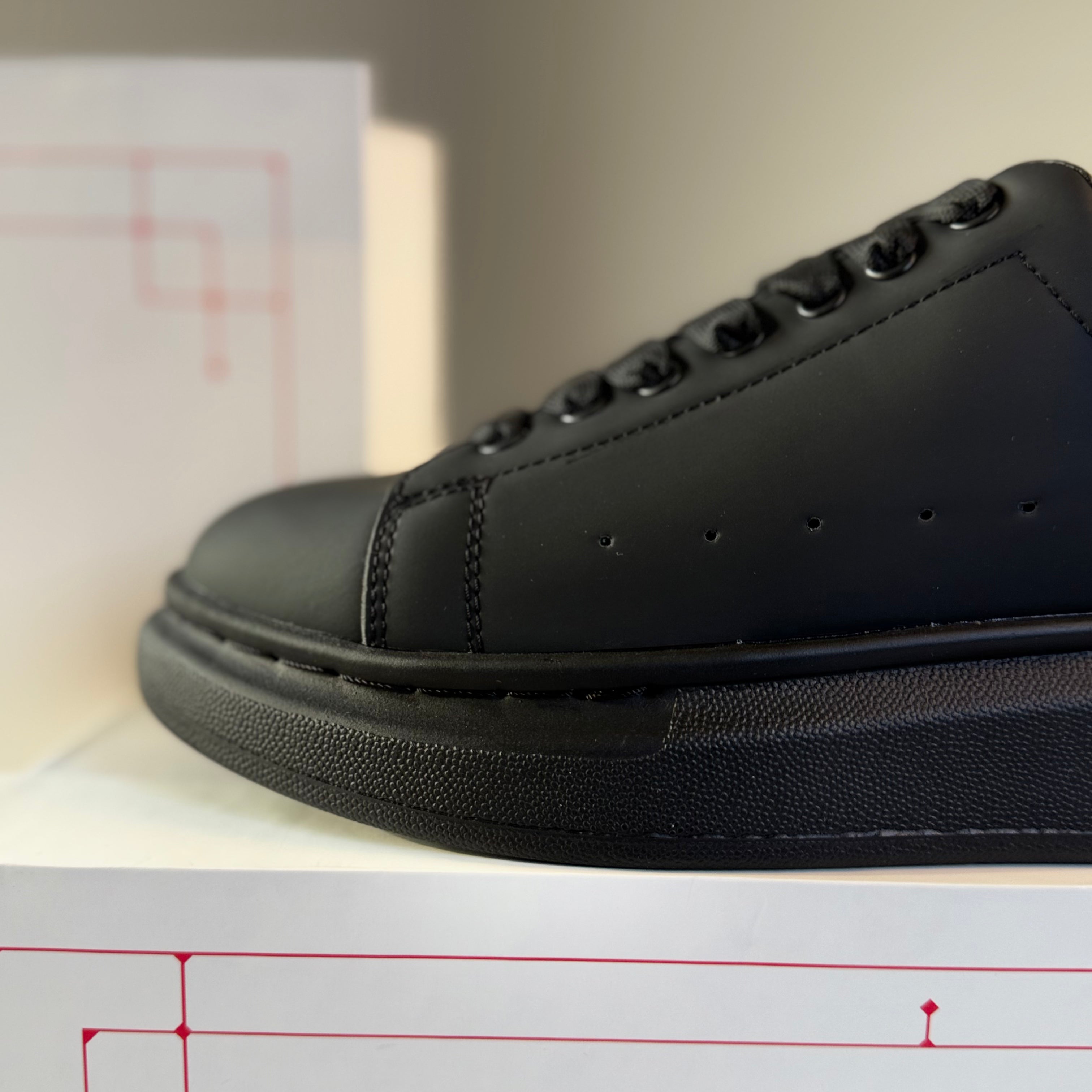 Alexander McQueen Full Black with Ruper Mirror