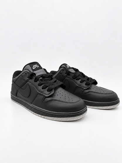 NIKE SB BLACK